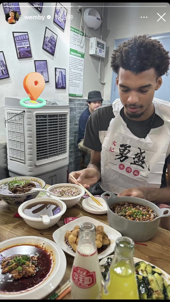 文班亚马赛后谦逊发言登热搜，山东泰山惊险北京首钢引发热议(文班亚马臂展)