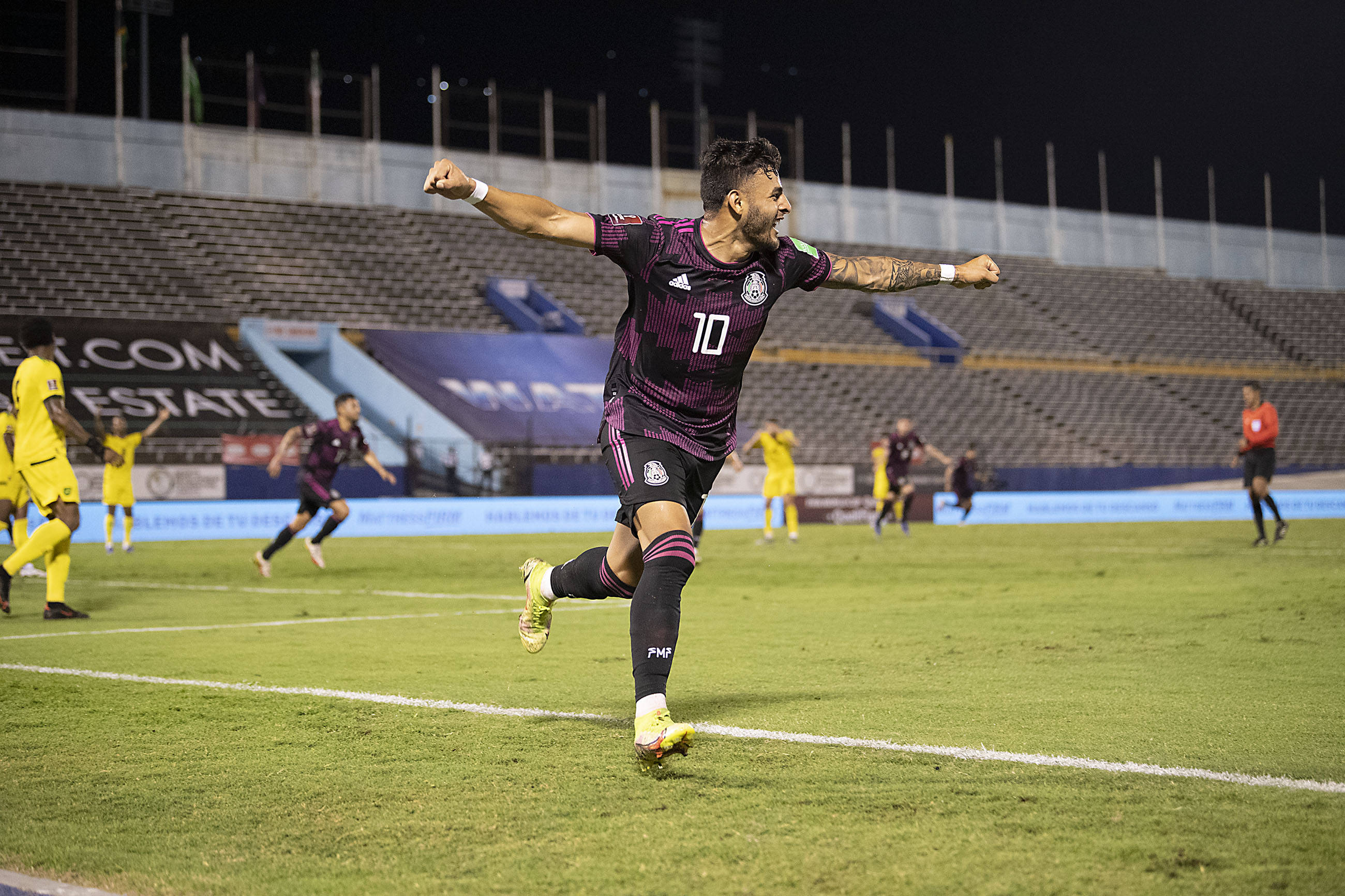  孙铭徽赛点兑现，利雅得新月淘汰武汉三镇晋级四强，主帅激动落泪